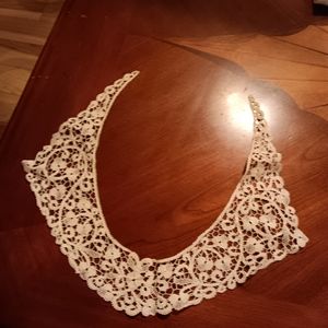 Exquisite lace collar